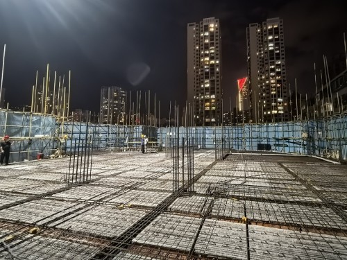 戰(zhàn)雨季 搶工期——蘭州實驗小學綜合教學樓項目全力推進工程建設(shè)